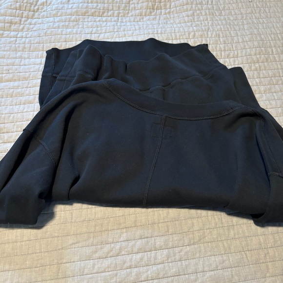 NWT Abercrombie & Fitch Black V-Neck Sweatshirt - Picture 3 of 4